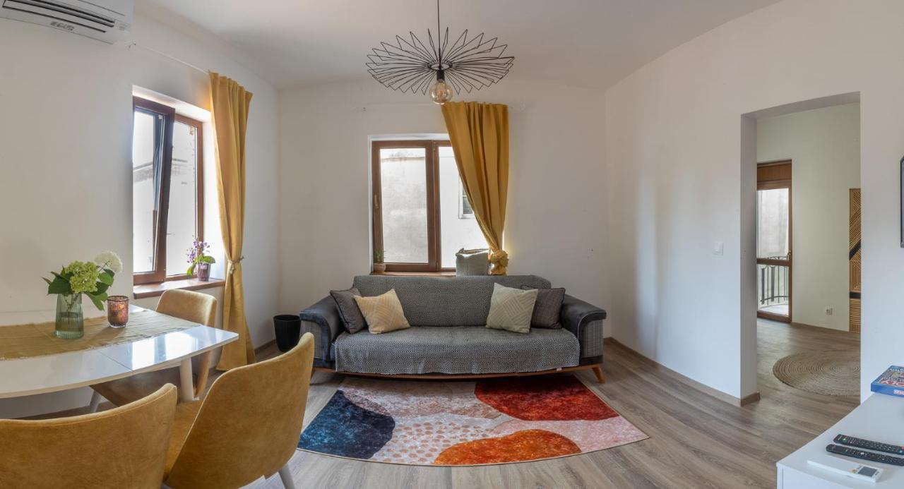 Linden House - A Lovely Apartment In Central Βάρνα Εξωτερικό φωτογραφία