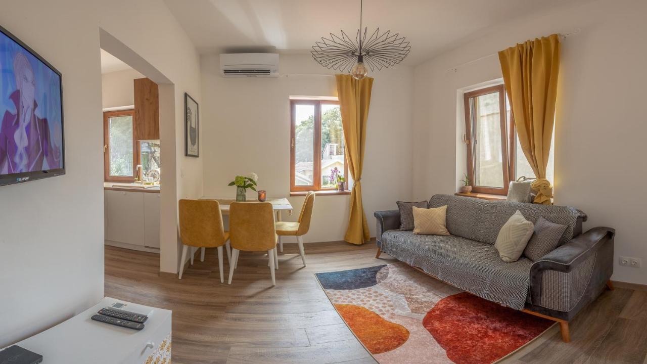 Linden House - A Lovely Apartment In Central Βάρνα Εξωτερικό φωτογραφία